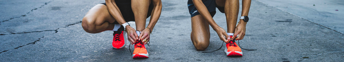 how to choose the right running shoes for you. group of runners on the road